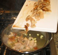 sautee mushrooms xx03